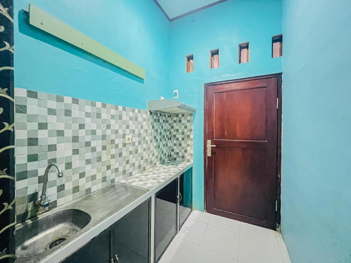 Reddoorz Near Sunrise Mall Mojokerto Exterior photo