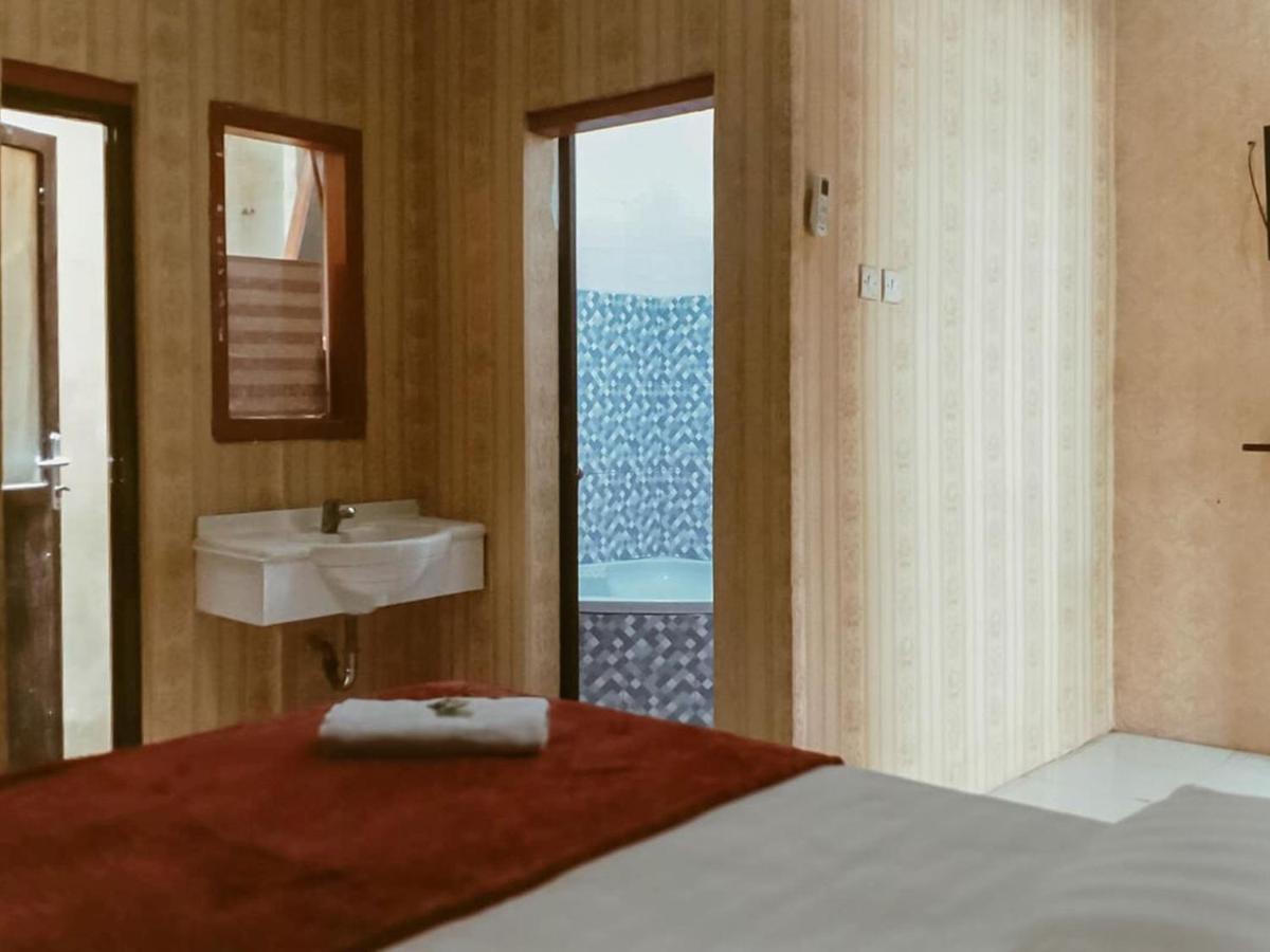 Reddoorz Near Sunrise Mall Mojokerto Exterior photo