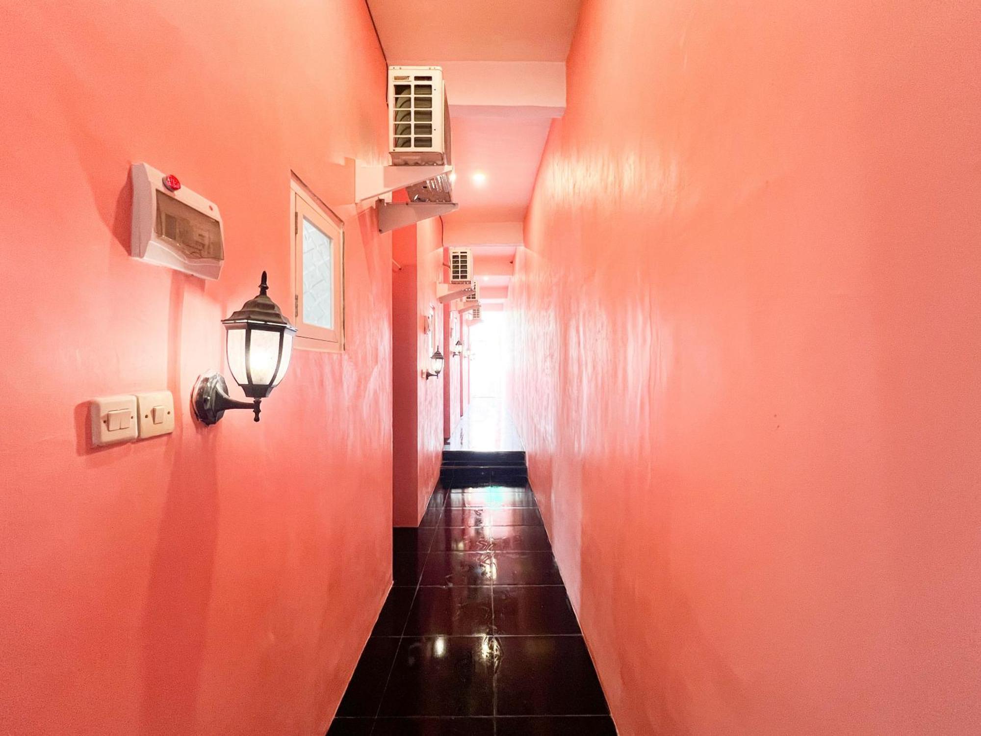 Reddoorz Near Sunrise Mall Mojokerto Exterior photo