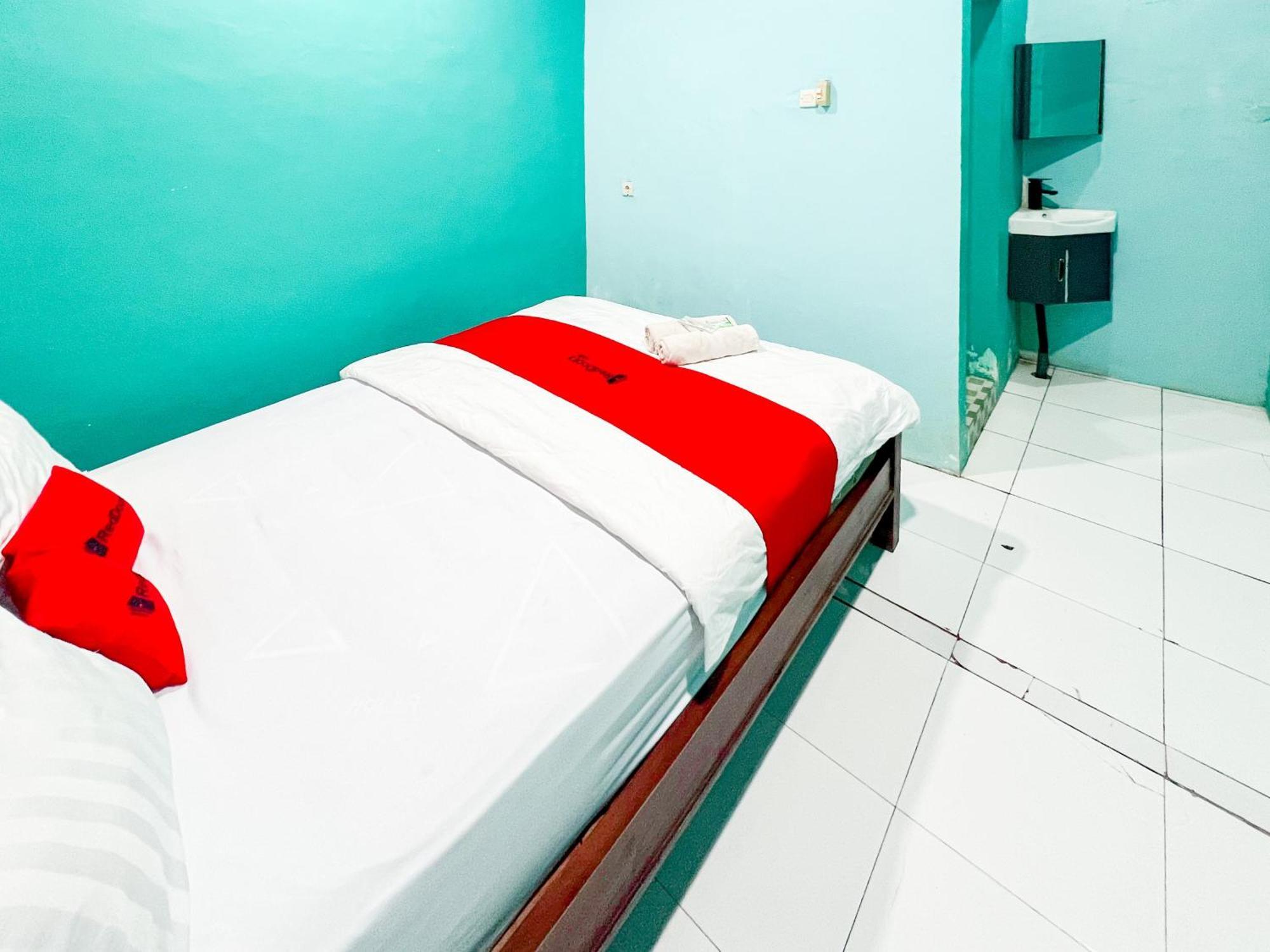 Reddoorz Near Sunrise Mall Mojokerto Exterior photo